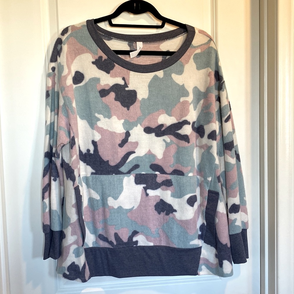 Honeyme. Large. Kanga Pocket. Super Soft. Worn Once. Pink Sage Navy Camo.